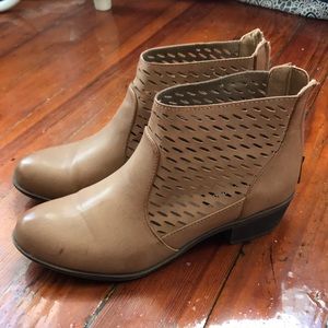 Super cute like new tan booties